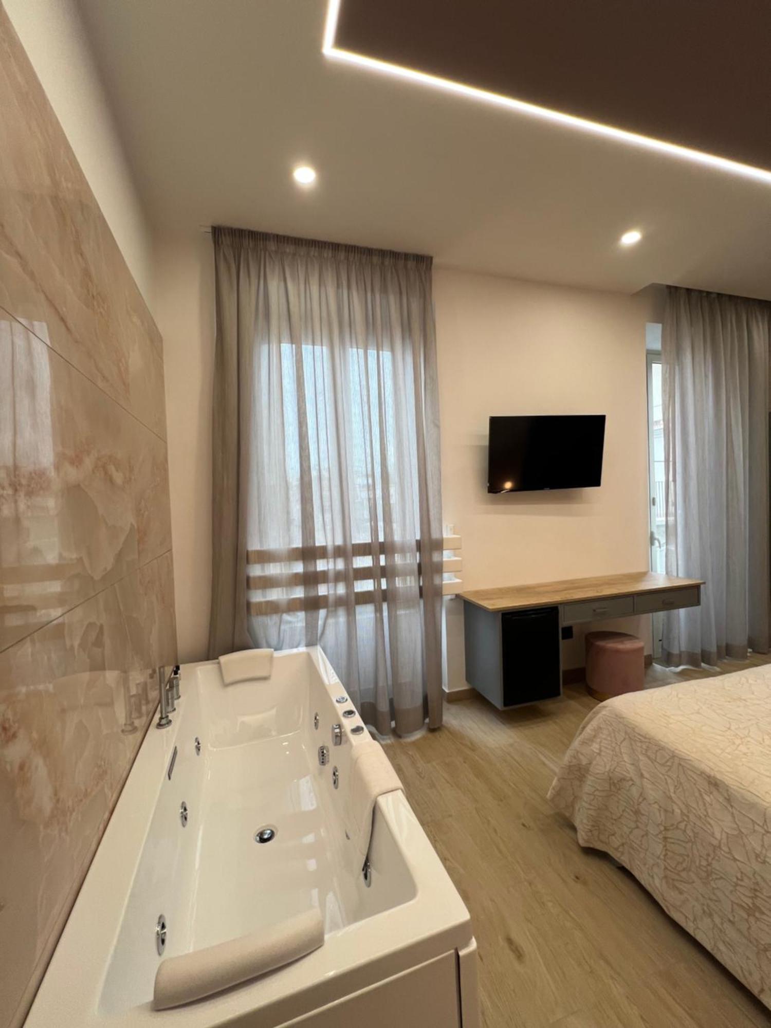 Relais Piazza Del Plebiscito B&B Неаполь Экстерьер фото