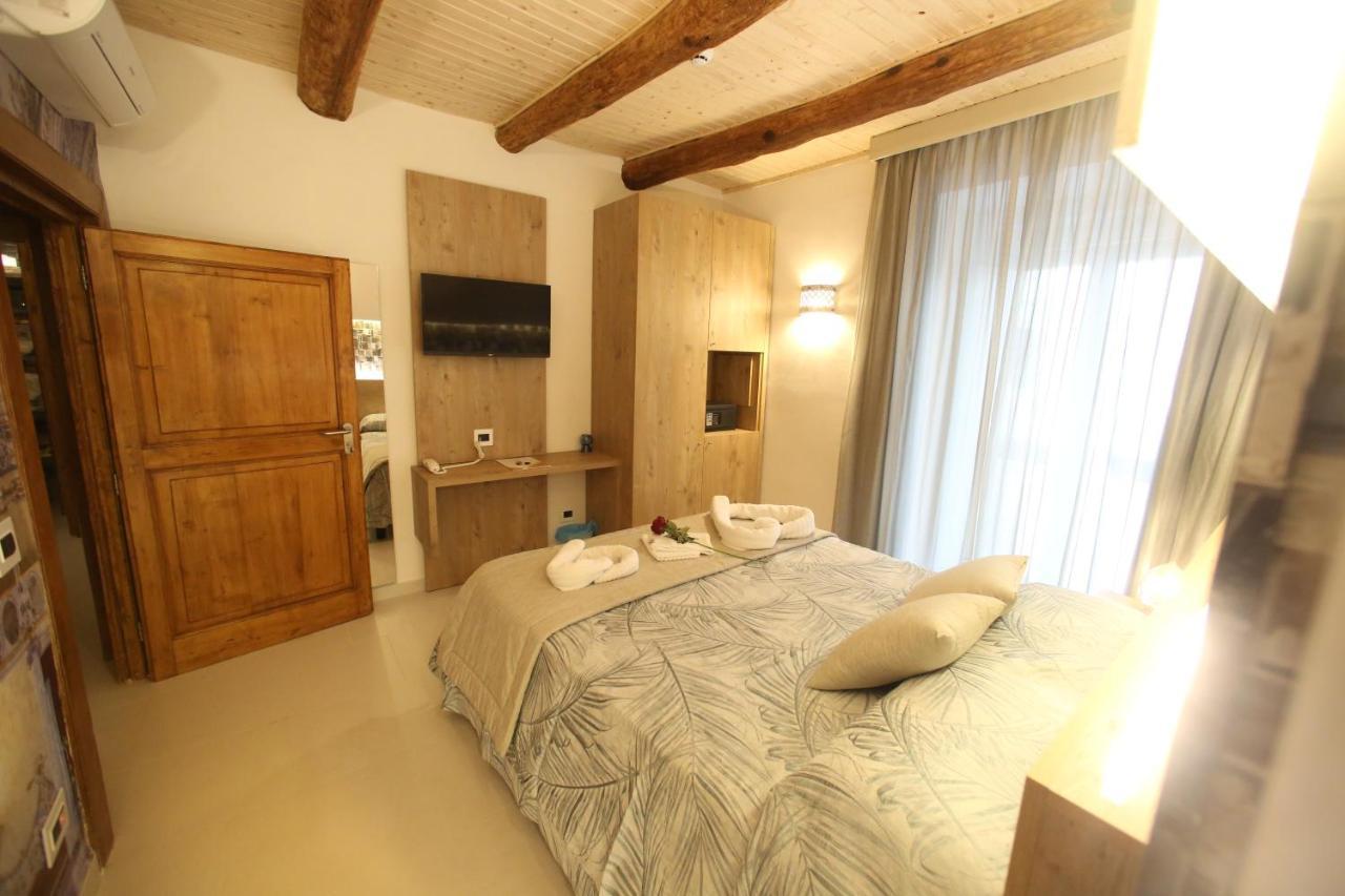 Relais Piazza Del Plebiscito B&B Неаполь Экстерьер фото