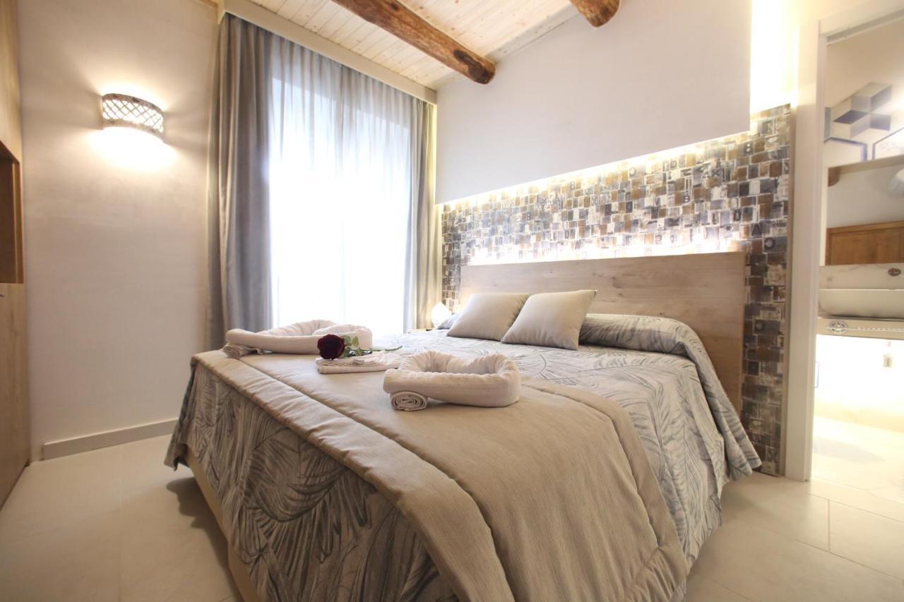 Relais Piazza Del Plebiscito B&B Неаполь Экстерьер фото
