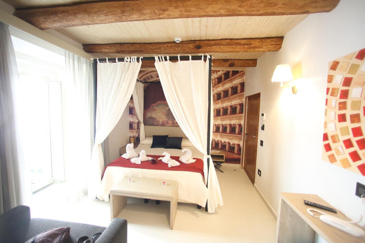 Relais Piazza Del Plebiscito B&B Неаполь Экстерьер фото