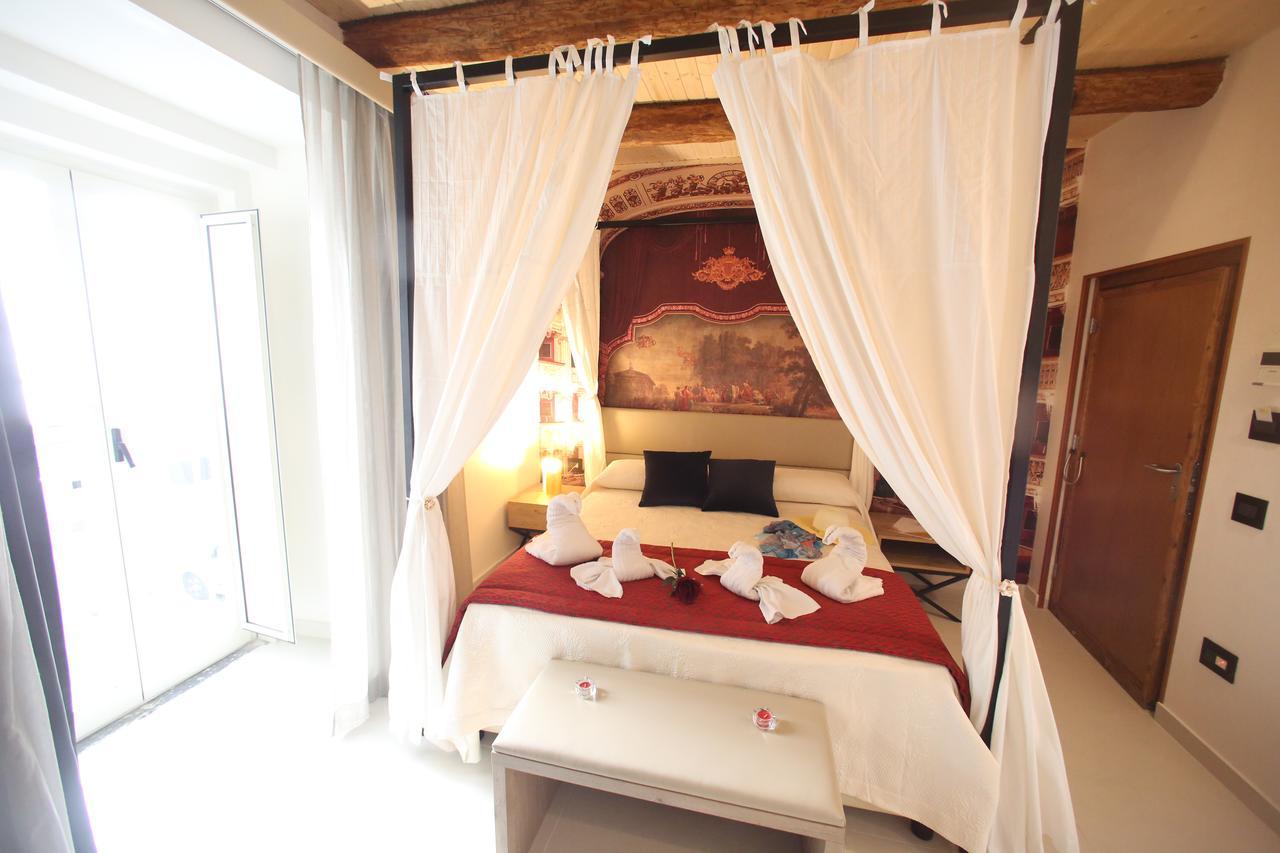 Relais Piazza Del Plebiscito B&B Неаполь Экстерьер фото